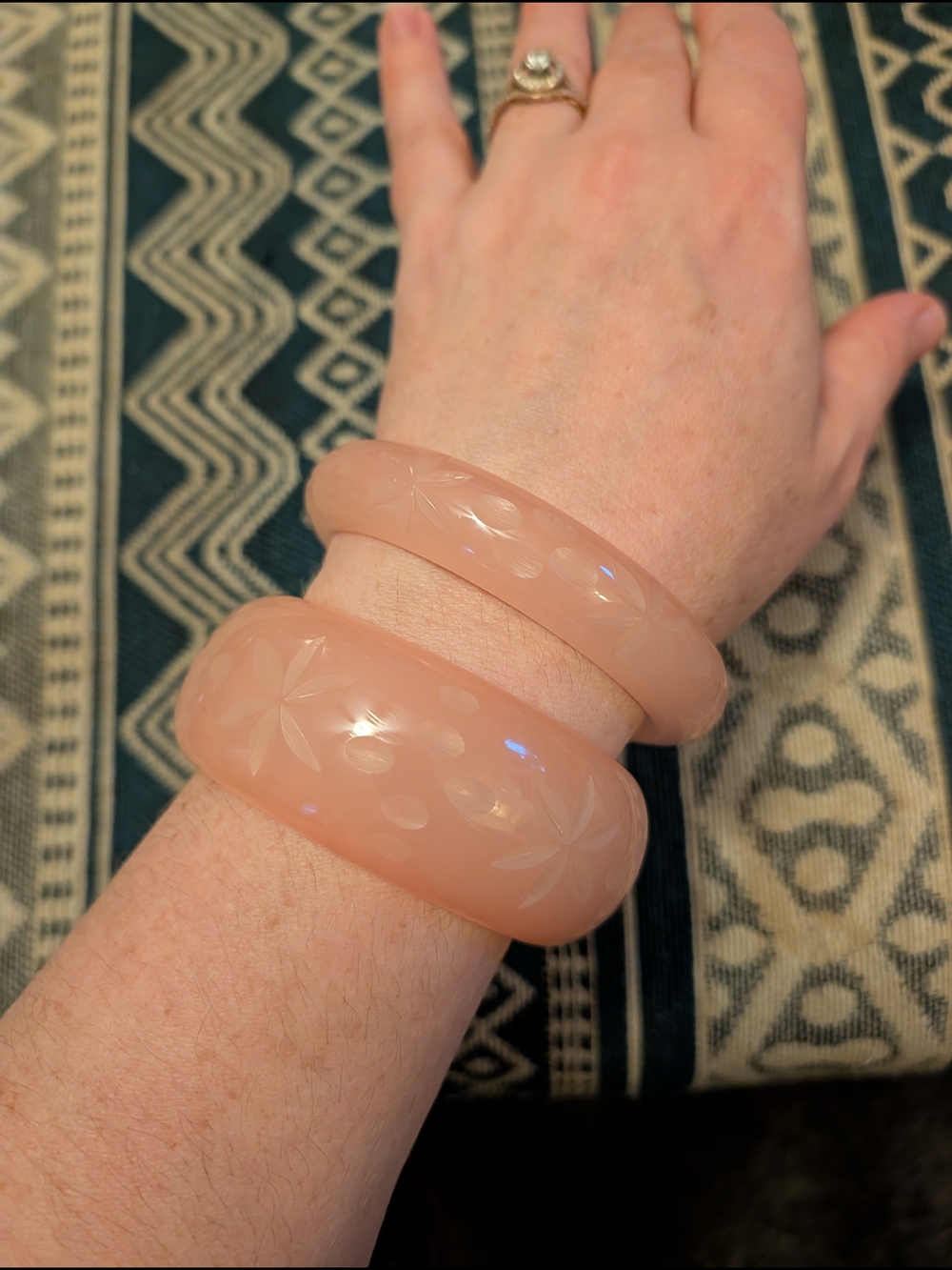 Splendette "Bon Bon" - Peach Carved Floral Bangle Bracelets - Set of 2